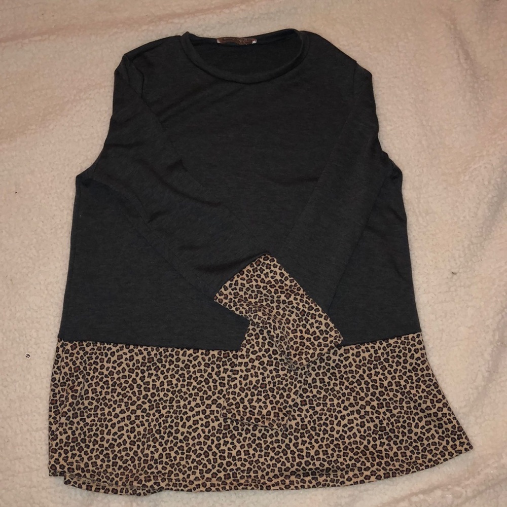 Sweet Adelyn size S grey and cheetah sweater